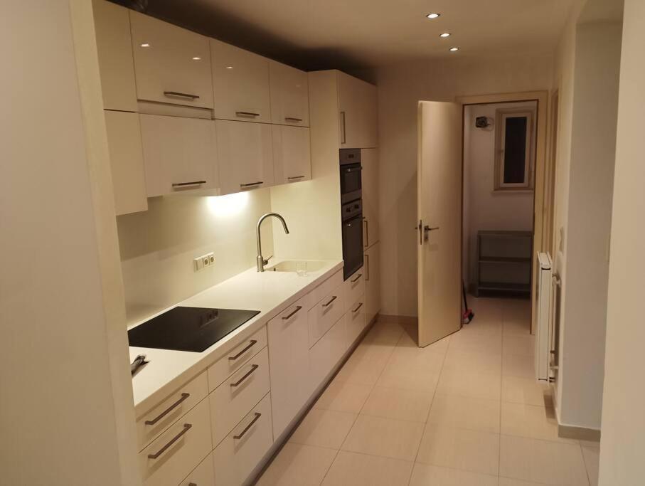 Spacious Modern 3 Bedroom Aparment Appartement *