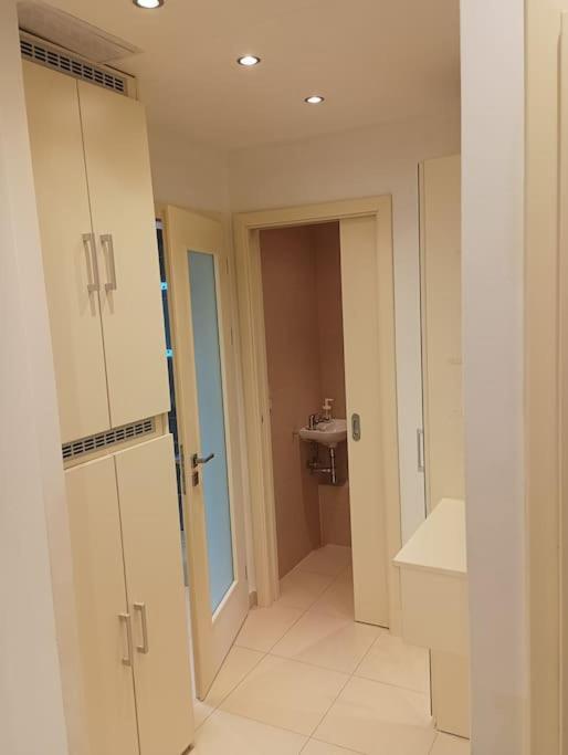 Spacious Modern 3 Bedroom Aparment Appartement