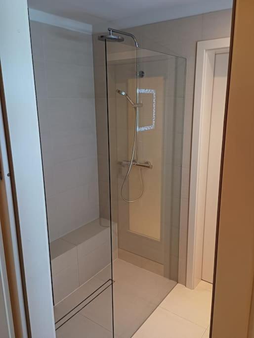 Appartement Spacious Modern 3 Bedroom Aparment