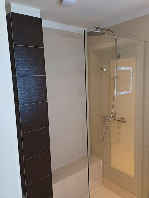 Appartement Spacious Modern 3 Bedroom Aparment *