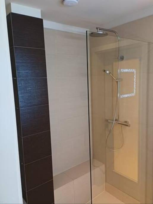 Appartement Spacious Modern 3 Bedroom Aparment *